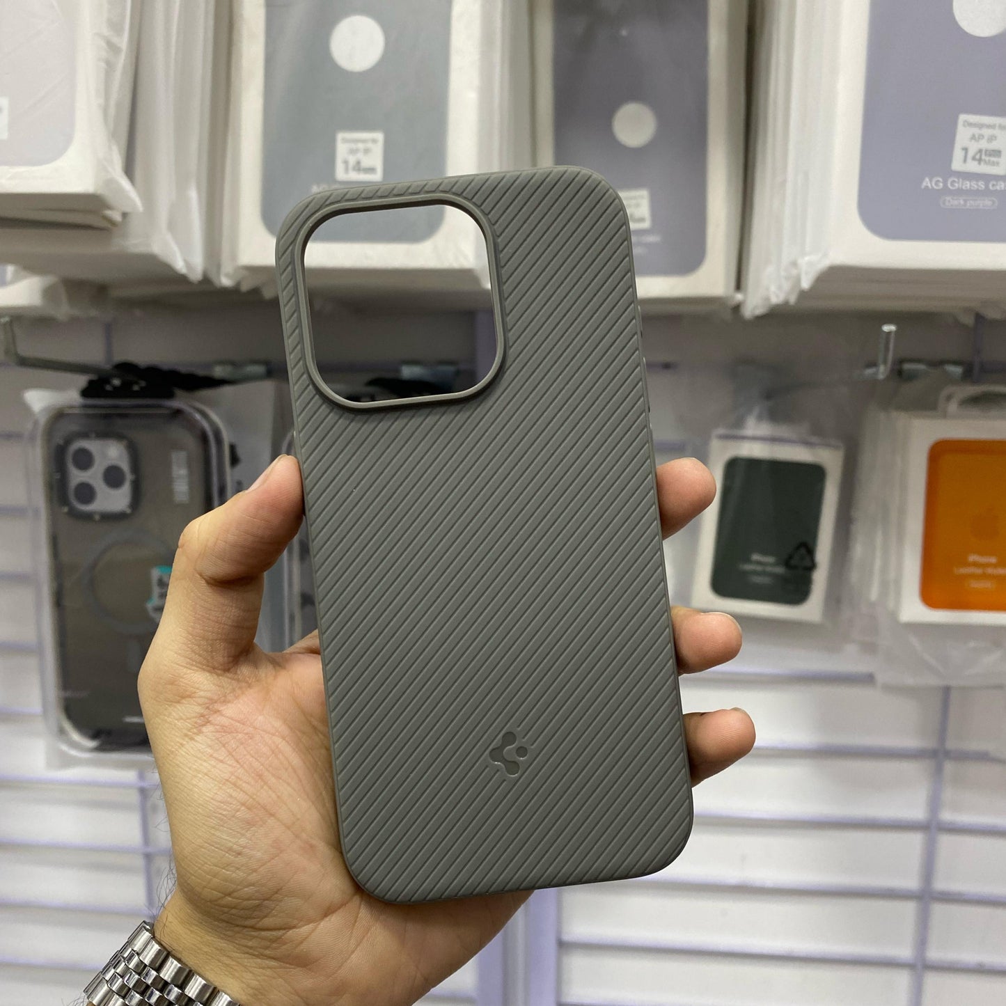 Spigen Mag Armor, MagSafe Supported:(DS-MT)