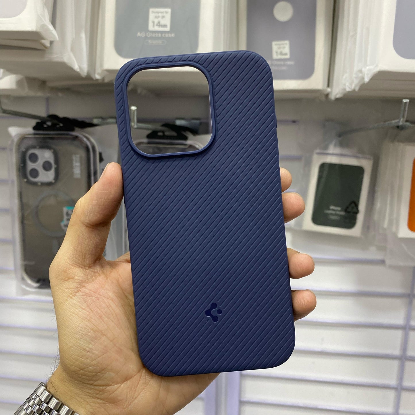 Spigen Mag Armor, MagSafe Supported:(DS-MT)